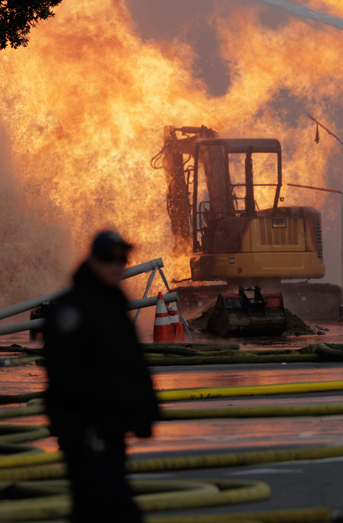 Gas line explosion in SF sends people running for lives